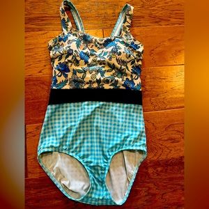 Land’s end swimsuit, size 6